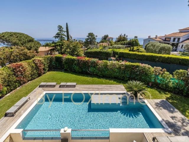 Villa d'Exception à Super Cannes avec Piscine et Cinéma