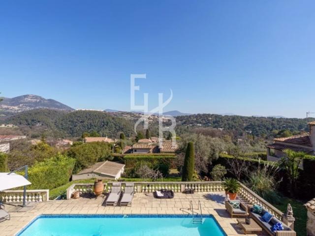 Villa d'Exception à Vence: Vue Spectaculaire, Calme Absolu et Proximité Idéale