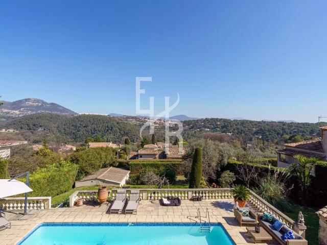 Villa d'Exception à Vence: Vue Spectaculaire, Calme Absolu. 173m² Vence