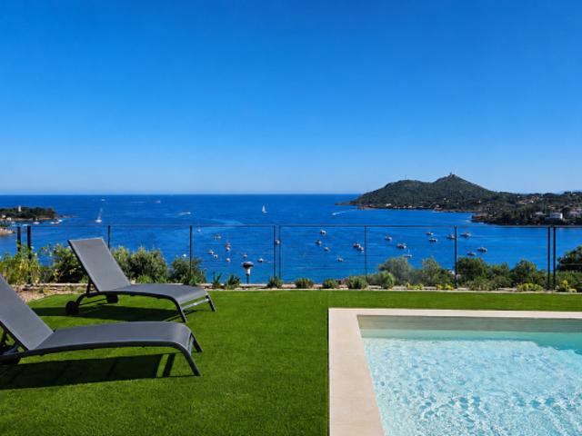 VILLA CONTEMPORAINE VUE MER PANORAMIQUE A AGAY A VENDRE