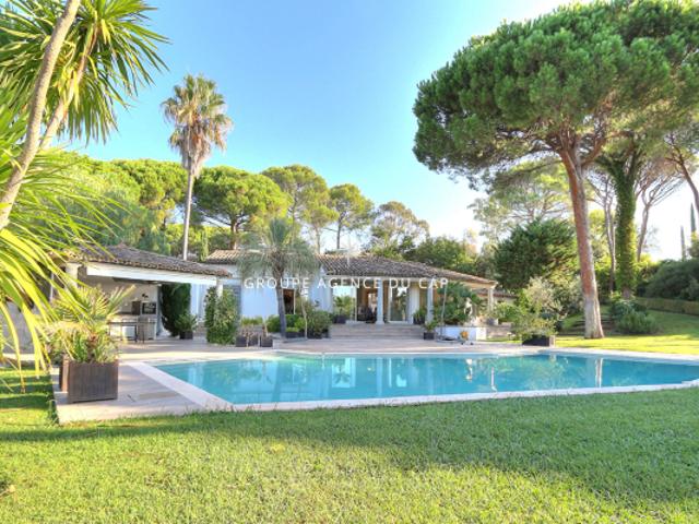 Villa d'exception à vendre à Saint Raphaël Valescure, 7 pièces, piscine chauffée