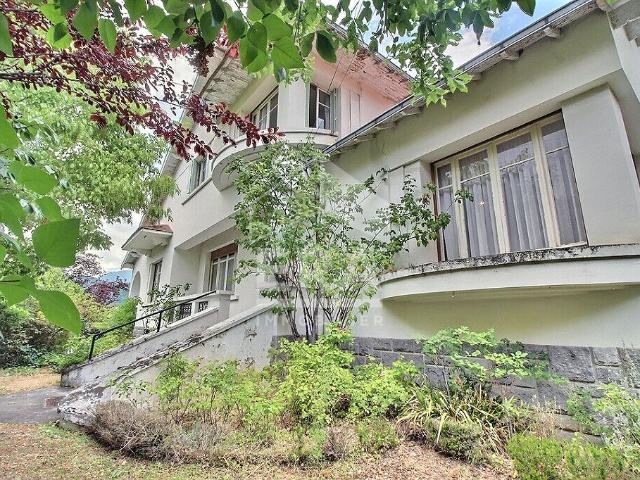 Villa d'exception à vendre à Royat avec vue sur le Puy de Dôme Exclusivité ERA Montferrand République Immobilier