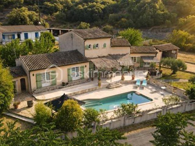 Villa d'exception de 185m2 au calme sur 2128m2