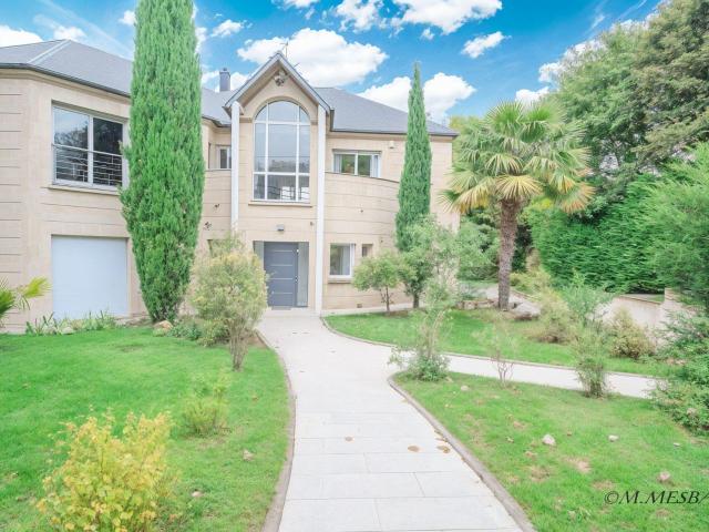 Villa d'Exception en Pierre de Taille Élégance et Art de 350m² Noisy le Grand