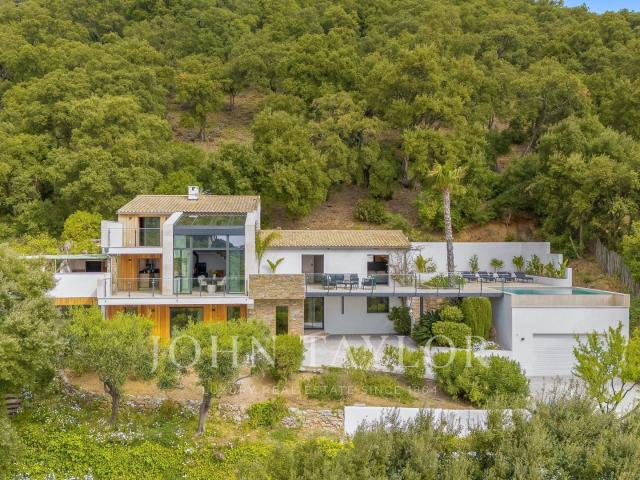 Villa D'exception Sur Les Hauteurs: Calme Absolu Et Prestat. 220m² Cavalaire sur Mer