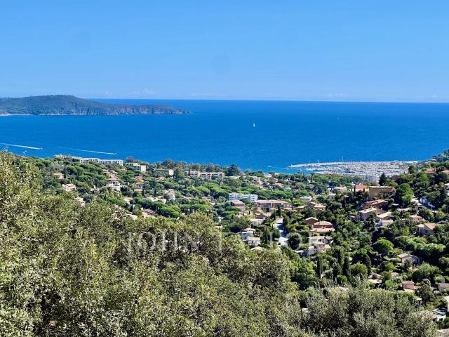 VILLA D'EXCEPTION SUR LES HAUTEURS: CALME ABSOLU ET PRESTATIONS CLÉ EN MAIN