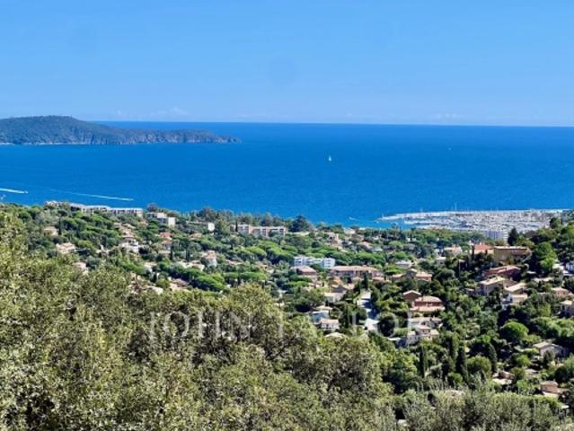 VILLA D'EXCEPTION SUR LES HAUTEURS: CALME ABSOLU ET PRESTATIONS CLÉ EN MAIN