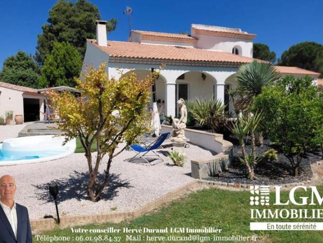 Villa d'exception sans vis à vis sur plus de 1800 m2 de jardin paysager