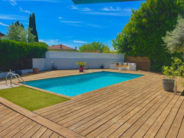 Villa d'exception T6 avec deux dépendances à Saint Jean de V