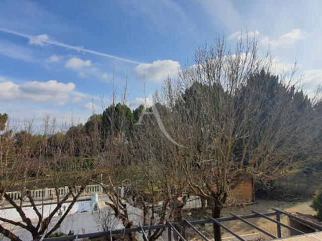 VILLA D'EXCEPTION TYPE 5 AVEC PISCINE SUR TERRAIN DE 8510m² A PIERREVERT