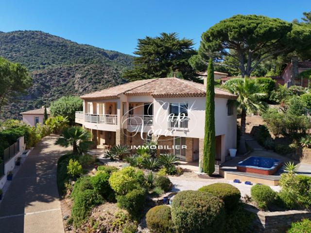 VILLA D'EXCEPTION VUE MER DANS LES HAUTEURS D'AIGUEBELLE