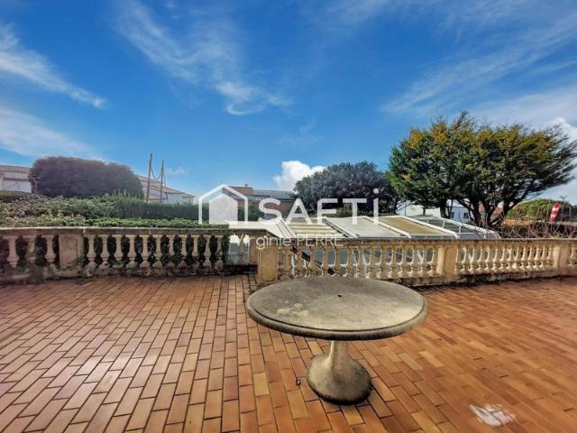 Villa d'exception vue mer et piscine 223m2 vaux sur mer 17640