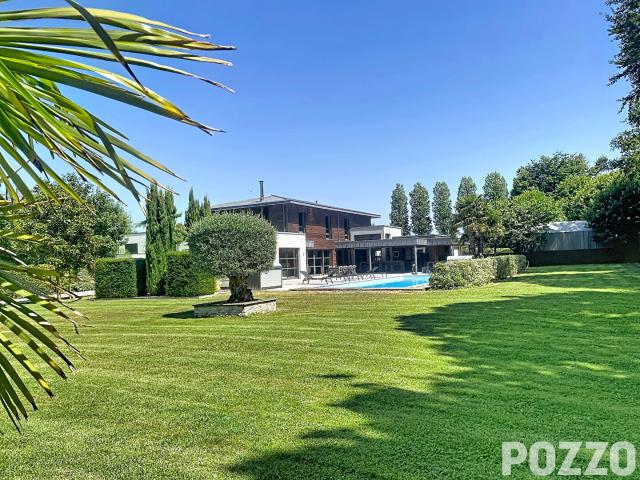 Villa d'exception 10 pièce s 376 m2 CAEN NORD Terrain: 4 091 m2