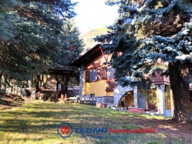 Villa di 400 m con più di 5 locali e posto auto in vendita a Salbertrand