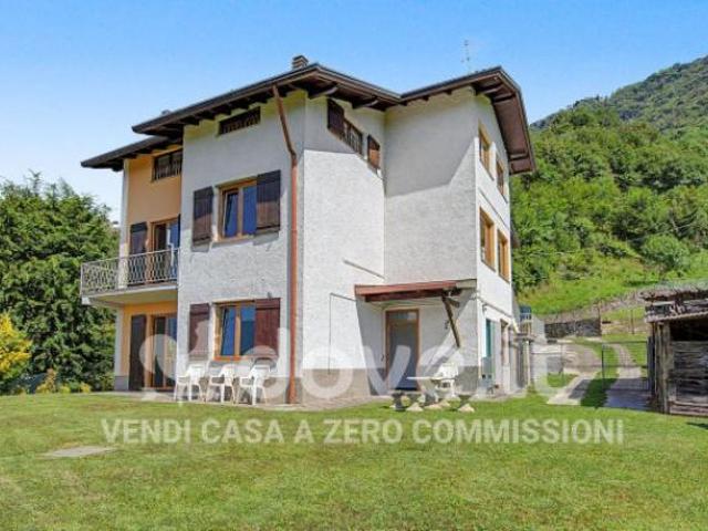 Villa di 400 m con più di 5 locali in vendita a Lovere