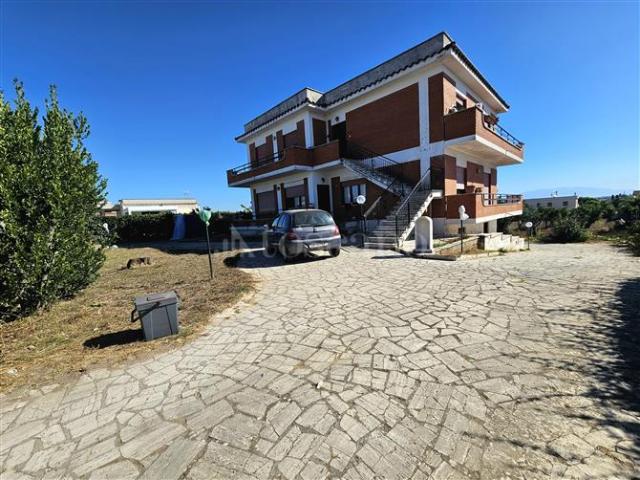 Villa di 400 mq a Falasche, Armellino, Rinascimento, Stazione Lavinio Anzio