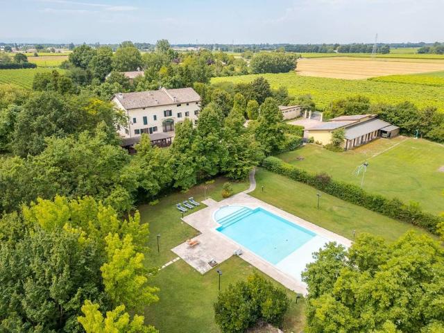 Villa di 400 mq in vendita Carpi, Italia