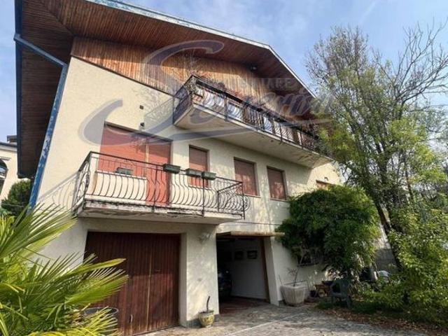 Villa di 400 mq in vendita Ronago, Lombardia