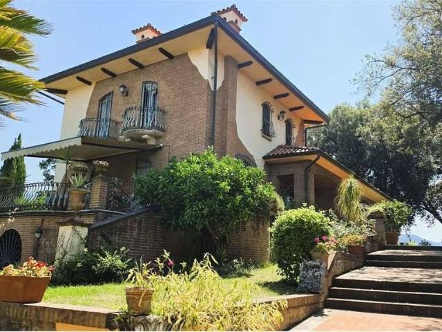 Villa di 425 mq in vendita Castelnuovo Magra, Liguria
