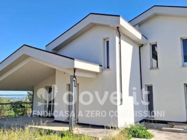 Villa di 440 m con più di 5 locali e box auto in vendita a Tavullia