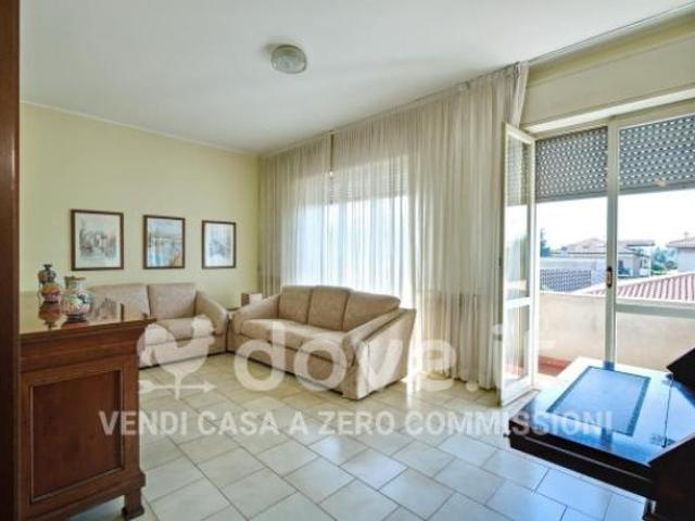 Villa di 449 m con più di 5 locali e box auto in vendita a Meda