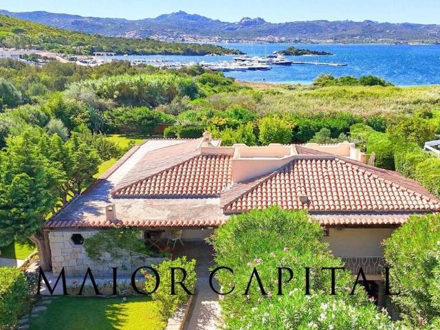 Villa di 450 mq in vendita Baja Sardinia, Italia