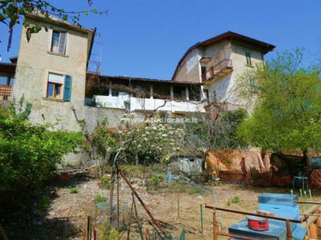 Villa di 480 m con più di 5 locali e box auto doppio in vendita a Fino del Monte