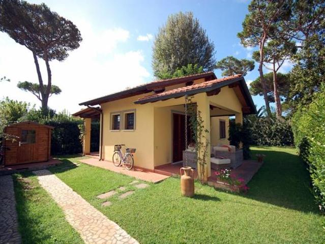 VILLA di 4 vani e di 100 mq PIETRASANTA rif. MP1014