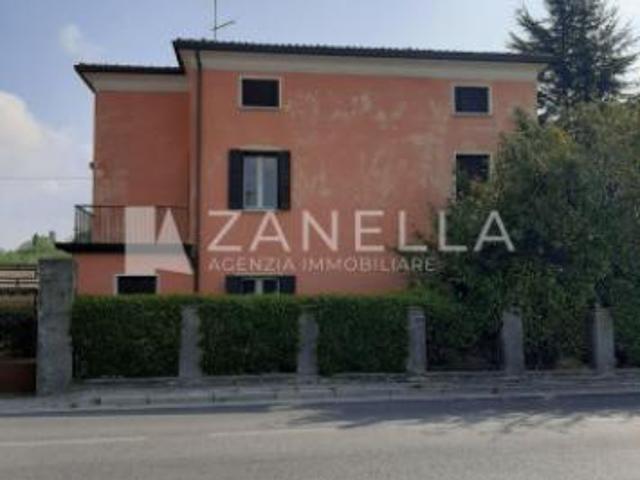 Villa di 500 m con più di 5 locali e box auto doppio in vendita a Fonte