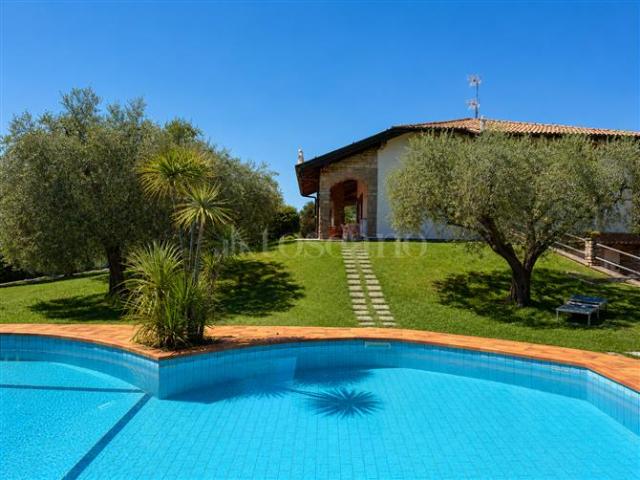 Villa di 500 mq a Moniga del Garda