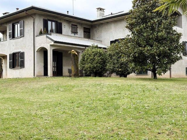 Villa di 500 mq in vendita Via Giosuè Borsi, Saronno, Varese, Lombardia