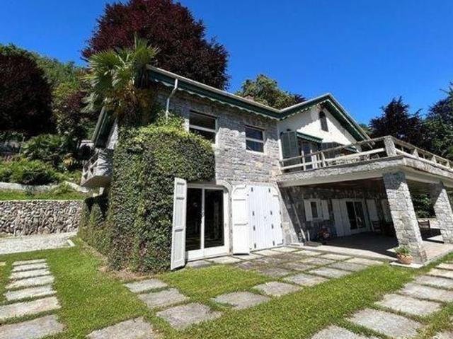 Villa di 500 mq in vendita Ss33 Del Sempione 77, Belgirate, Piemonte