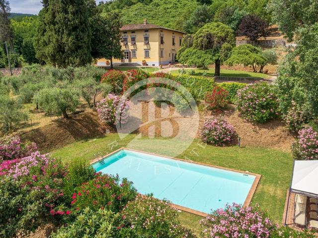 Villa di 560 mq in vendita Capannori, Italia