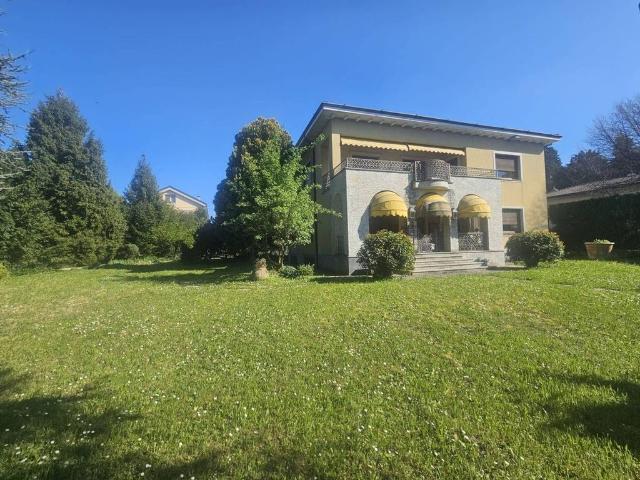 Villa di 566 mq in vendita Via Risorgimento, 1, Merate, Lombardia