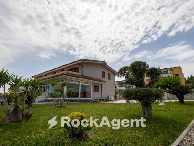 Villa di 600 mq in vendita Via Canalicchio, 9, Stalettì, Catanzaro, Calabria