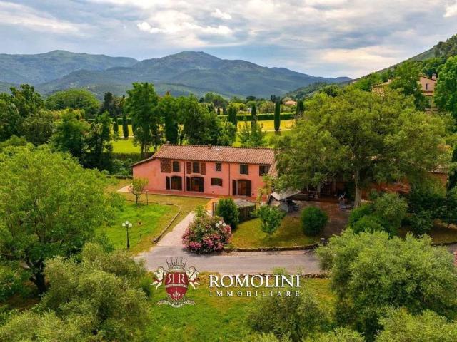 Villa di 630 mq in vendita Lucca, Toscana