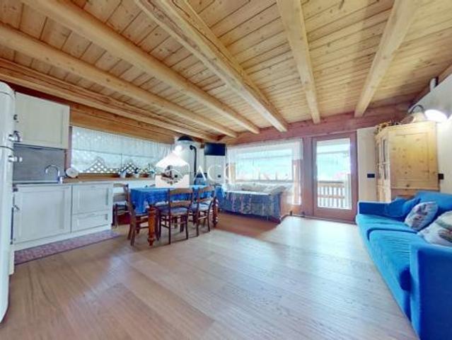 VILLA di 6 vani e di 320 mq COLLE SANTA LUCIA rif. DG254AB