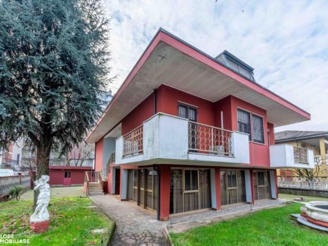 VILLA di 6 vani e di 380 mq PANTIGLIATE rif. 000001354