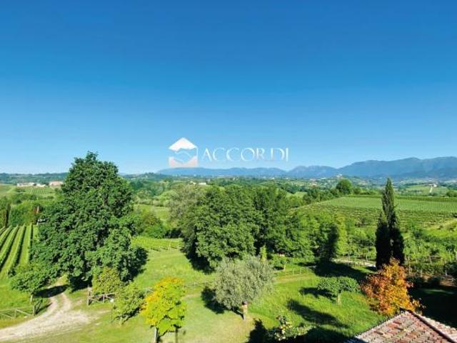 VILLA di 7 vani e di 1600 mq CONEGLIANO rif. MM2121