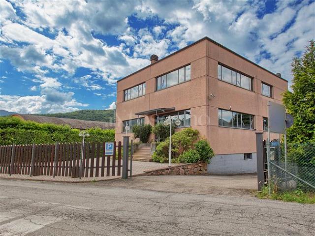 Villa di 800 mq a Centro Cunardo