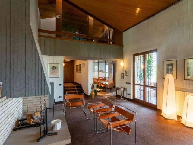 Prestigiosa villa di 606 mq in vendita Carugo, Italia