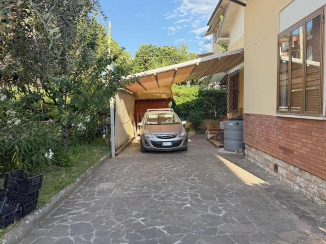 VILLA di 8 vani e di 126 mq MONTECATINI TERME rif. 122
