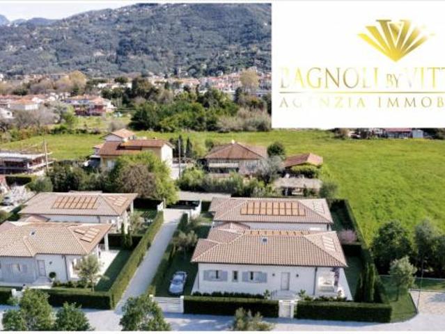 VILLA di 8 vani e di 134 mq PIETRASANTA rif. 022