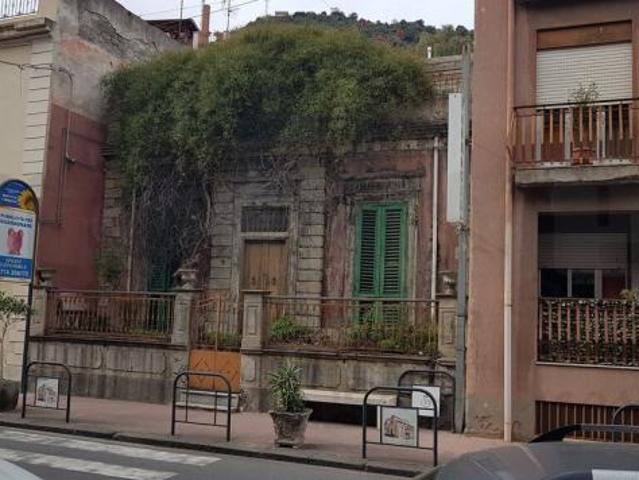 VILLA di 8 vani e di 220 mq ITALA rif. 2VS16535