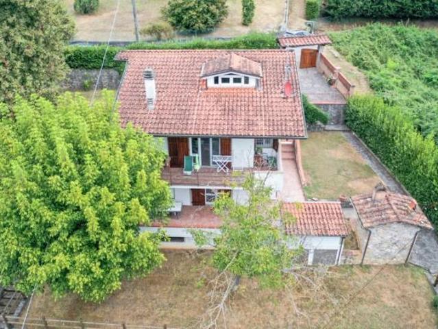 VILLA di 8 vani e di 240 mq CAMAIORE rif. 1097