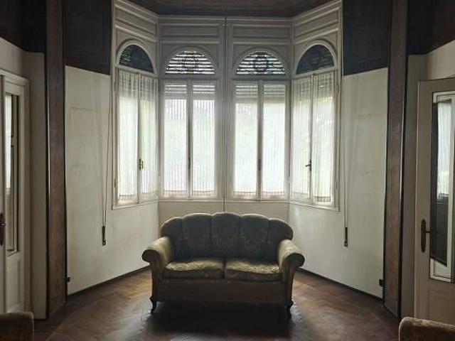 Villa di 921 m² con più di 5 locali e box auto dop