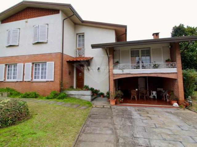 VILLA di 13 vani e di 260 mq PIETRASANTA rif. 447/VE