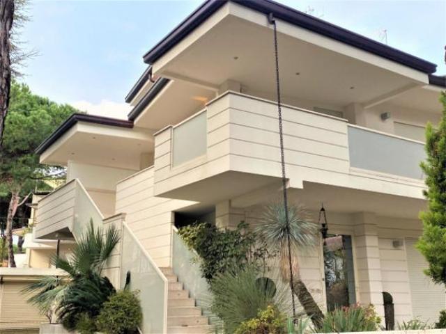 Villa di 104 m con 3 locali e box auto in vendita a Cervia