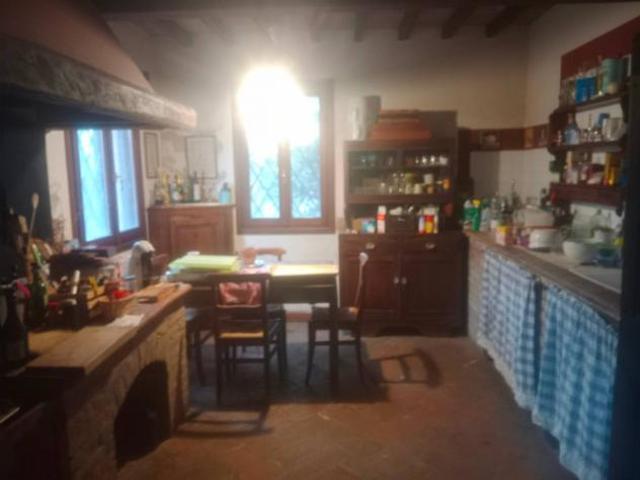 Villa di 10600 m con più di 5 locali e box auto in vendita a Carpi