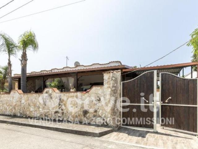 Villa di 115 m con 3 locali e posto auto in vendita a Manduria